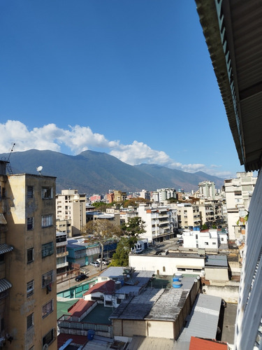Penthouse En Av. Roosevelt, Urb. Los Rosales, Caracas, Distr