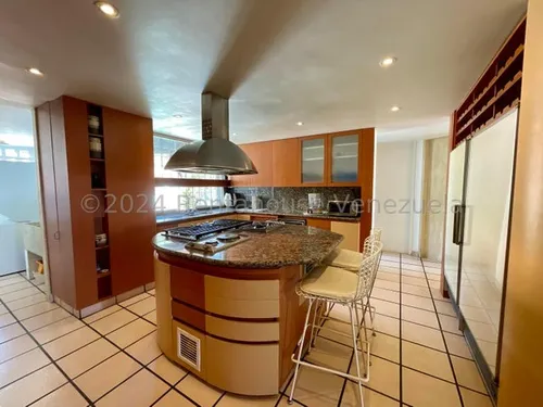 Agp Majestuoso Apartamento Con Hermoso Ventanales Y Terraza Cómoda En Venta En Los Palos Grandes 24-20072 Ys