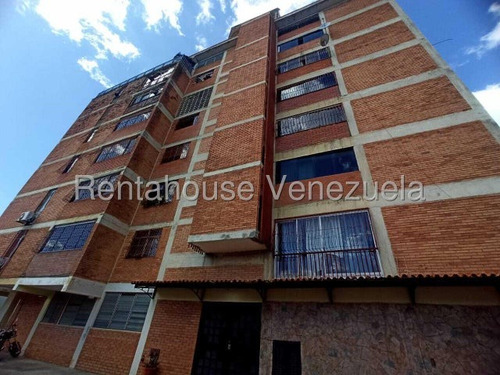 Erika Armeya Vende, Apartamento Ubicado En El Centro De Cabudare. Flex: 25-13615