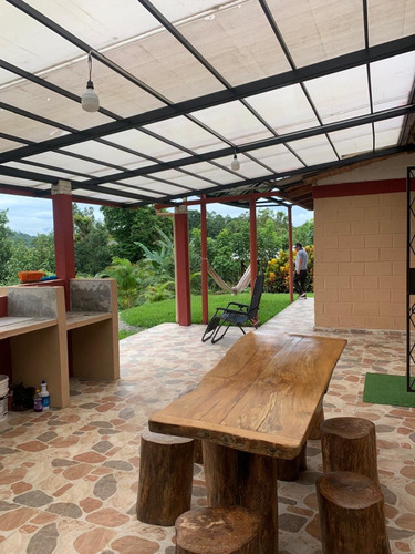 Alquilo Corta Estancia Casa Campestre Quinta Vacacional Silanche Vía Los Bancos 3 Cuartos, 2 Baños, Parqueadero, Amoblado, Area Común, Piscina, Canchas, Serv Básicos, Clima Cálido A 2hrs De Quito