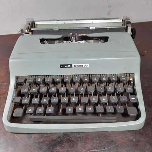 Imagem 2 de 8 de Máquina De Escrever Lettera 32 P/conserto Peças Ou Decoração