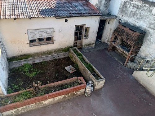Casa De 4 Ambientes Con Gran Patio Y Terraza