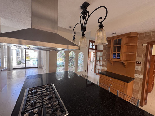 Exclusiva Residencia En Venta En La Rica Juriquilla