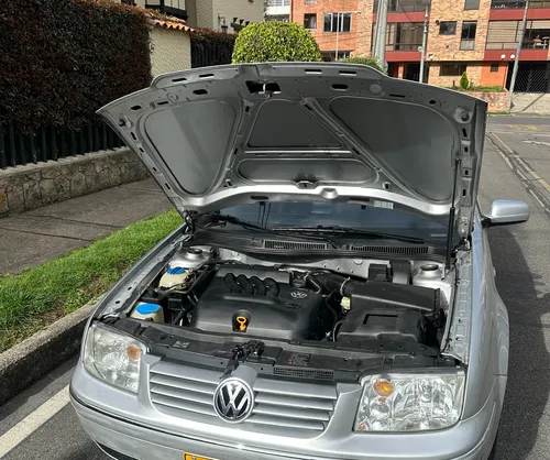 Volkswagen Jetta TRENDLINE AT 2000CC FE