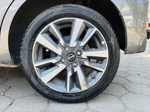 Nissan March 5p Exclusive L4/1.6 Aut
