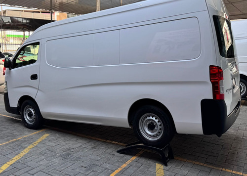 Nissan Urvan 2.5 Panel Amplia Aa Mt