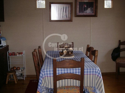 Casa En Venta De 5 Dorm. En Pucón