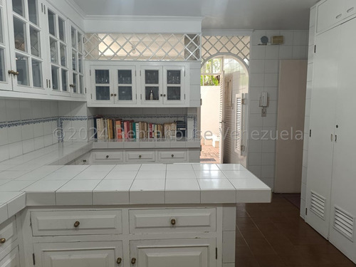 Casa En Venta En Lomas De Chuao Caracas Calle Cerrada