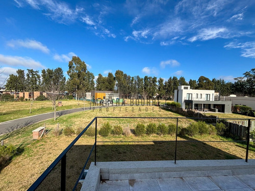 Casa En Venta En Santo Tomas, Pilar, G.b.a. Zona Norte