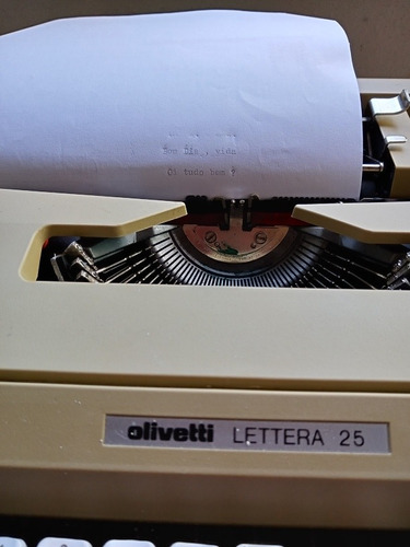 Máquina De Escrever Lettera 25 Olivetti 