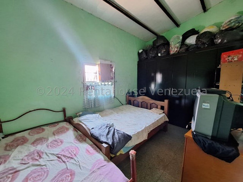 Amplia Casa Con Luz Trifásica Independiente En Cada Nivel En Venta En Barrios Lourdes Cerca De La Av Bermudez Y Cedro Db 24-23164