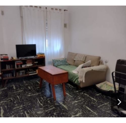 Casa De 8,66 X 38,51 En Villa Del Parque