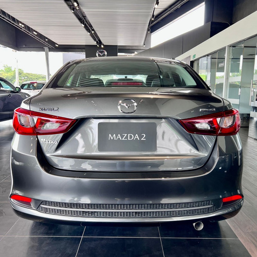 Imagen 5 de 15 de Mazda 2 Touring Sedan Machine Gray Mecánico