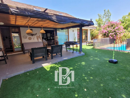 Casa En Venta De 5 Dorm. En Lo Barnechea