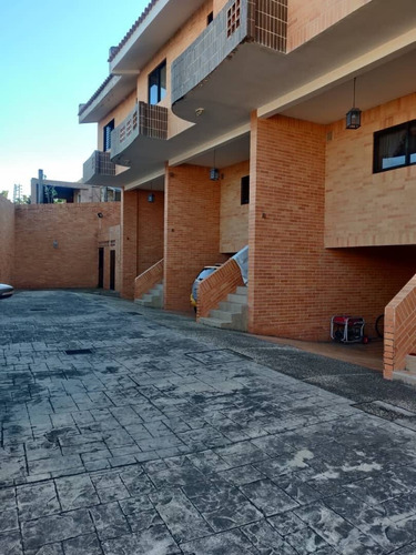 Imagen 2 de 15 de 133710 Carmen María González Vende Townhouse Semiamoblado El Parral (0412-4359728)
