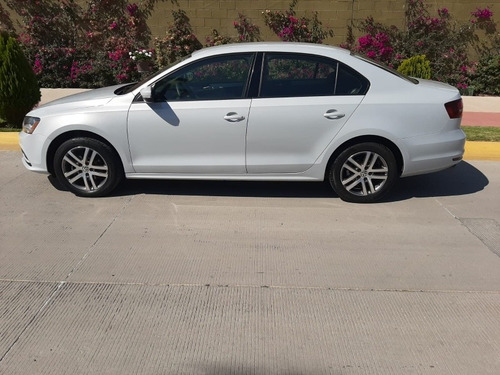 Imagen 4 de 15 de Volkswagen Jetta 2017 2.5 Trendline Mt