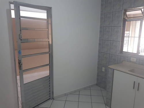 Imagem 4 de 10 de Casa Muito Bem Localizada !!! - 107