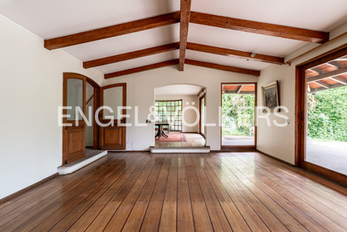 Casa Chilena En Jardín La Dehesa