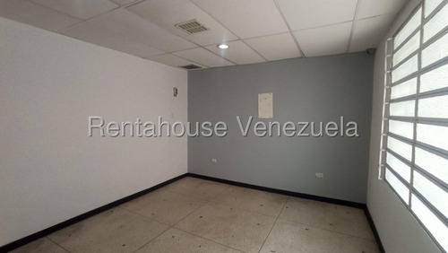 Dalisa Bigott Alquila Casa Comercial En Carmen Victoria, Este De Barquisimeto | 410 M², Aire Acondicionado Central, Estacionamiento Para 4 Vehículos | #25-18093