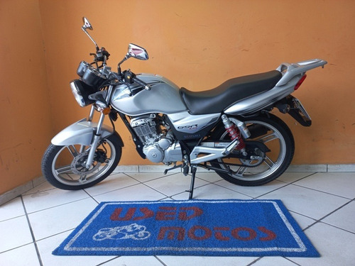 Imagem 9 de 9 de Suzuki Gsr 125 2016 Prata