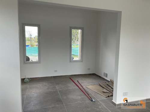 Imagen 11 de 26 de Excelente Casa En Venta 5 Ambientes En San Matías Con Dependencia De Servicio!