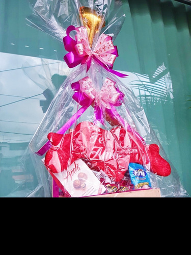 Imagem 3 de 6 de Cesta Chocolates Com Bombons Pelúcia Presente Romântico
