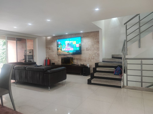 Townhouse En Venta 250m2 En Urb. Hatillo Tepuy La Unión El Hatillo