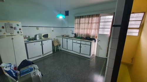 Imagen 3 de 10 de Sólida Y Amplia Casa A Pasitos De Av. Italia.