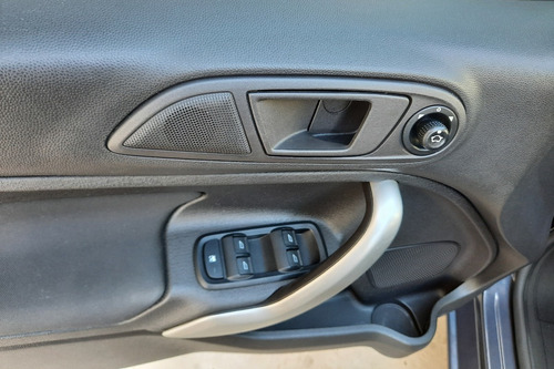 Ford Fiesta Kinetic Titanium *unico Dueño* Excelente Estado