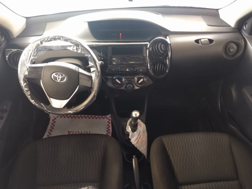 Toyota Etios Sedan Automatico