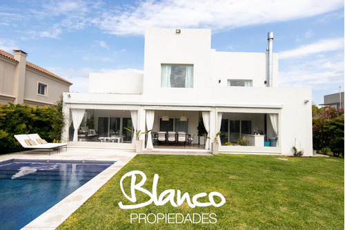 Casa En Venta En La Lomada, Pilar - Desarrollada En Tres Plantas!