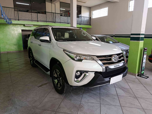 Toyota Hilux SW4 2.8 SRX DIAMOND 4X4 7 LUGARES 16V TURBO INTERCOOLER DIESEL 4P AUTOMÁTICO