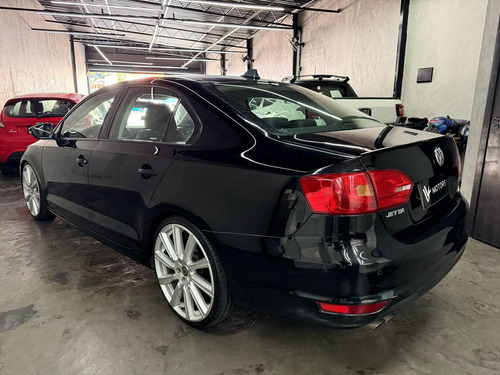 Volkswagen Jetta 2.0 Comfortline Flex 4p Automática