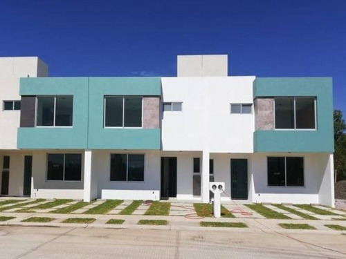 Imagen 1 de 12 de Casa Sola En Venta San Lorenzo Itzicuaro
