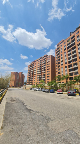 Apartamento En La  Urb Colinas De La Tahona