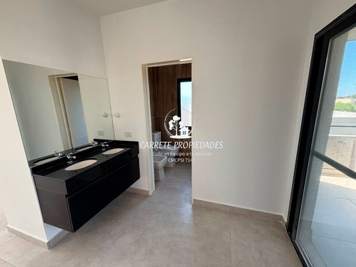 Venta Casa 4 Ambientes Con Pileta. Lista Para Mudarte! Santa Elena