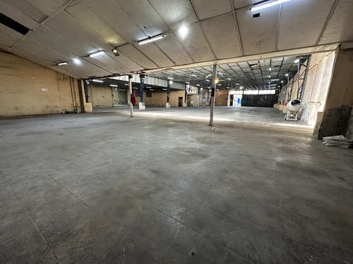 Arriendo De Bodega Con Excelente Ubicación Metro Einstein