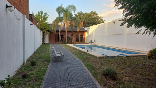 En Venta Merlo Casa Con Locales Quincho Y Pileta Permuta