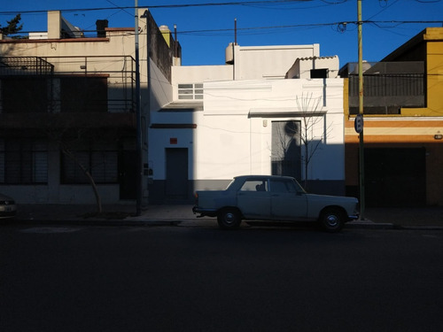 Imagen 1 de 10 de Casa En Alquiler Para Uso Profesional O Comercial.