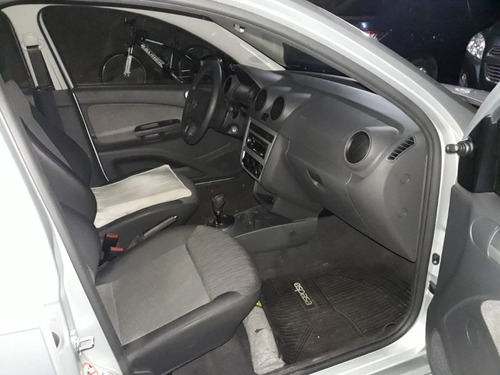 Volkswagen Voyage 1.6 Comfortline I-motion / Nafta / 2013