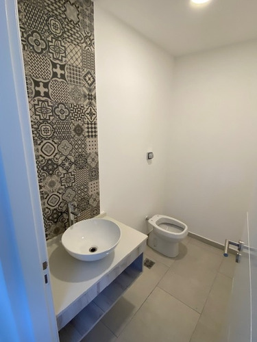 Casa En Venta En Carilo