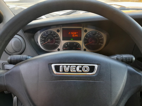Iveco Daily 35s14 2017 Baú Único Dono Km Baixo