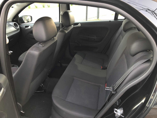 Imagen 8 de 13 de Volkswagen Gol Trend 2016 1.6 Trendline 101cv