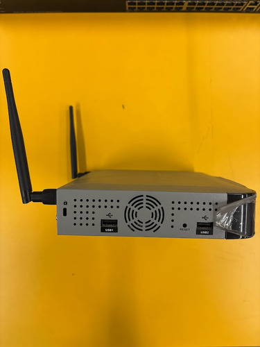 Switch Cisco Sf300-24p + Cisco Uc300 (Usado)