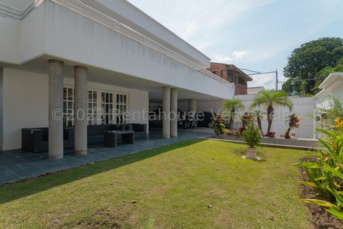 Casa Totalmente Remodelada En Venta. Urb. Prados Del Este.