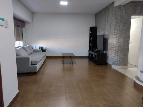 Chalet 4 Dormitorios Y Jardin En Banfield Excelente Estado