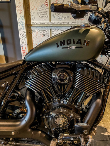 Indian Chief Dark Horse 2023 -  48 Meses Sin Interés