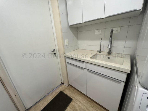 Espectacular Duplex De Tres Pisos En Los Palos Grandes! 24-27077