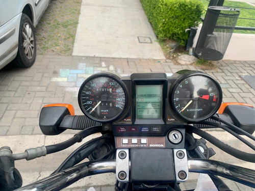 Imagen 7 de 9 de Honda Sabre V65