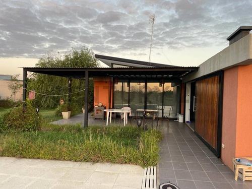 Casa De 2 Dormitorios En Alquiler Los Talas, Berisso